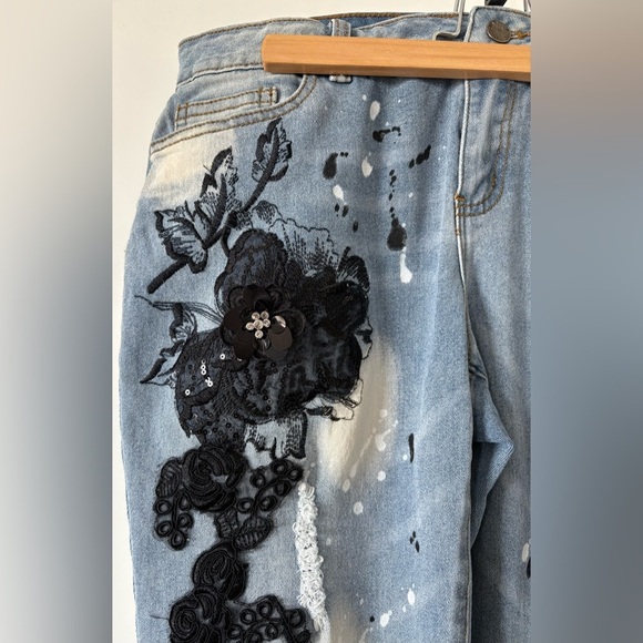 Beautiful AZI New York Ladies Jeans - Picture 2 of 4